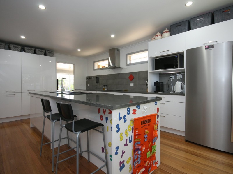 14 Floriana Ave, Doveton VIC 3177