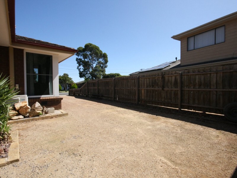 14 Floriana Ave, Doveton VIC 3177