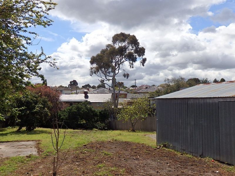 11 Fairland Avenue, Oakleigh East VIC 3166