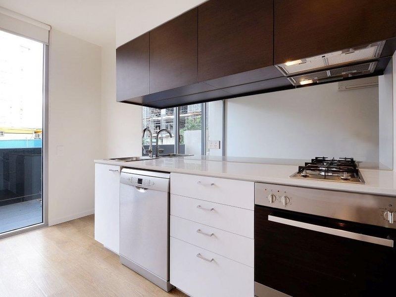 2/20 Reeves Street, Carlton VIC 3053