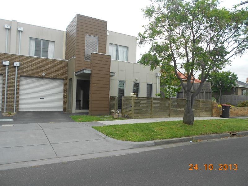 77 Prince Charles Street, Clayton VIC 3168