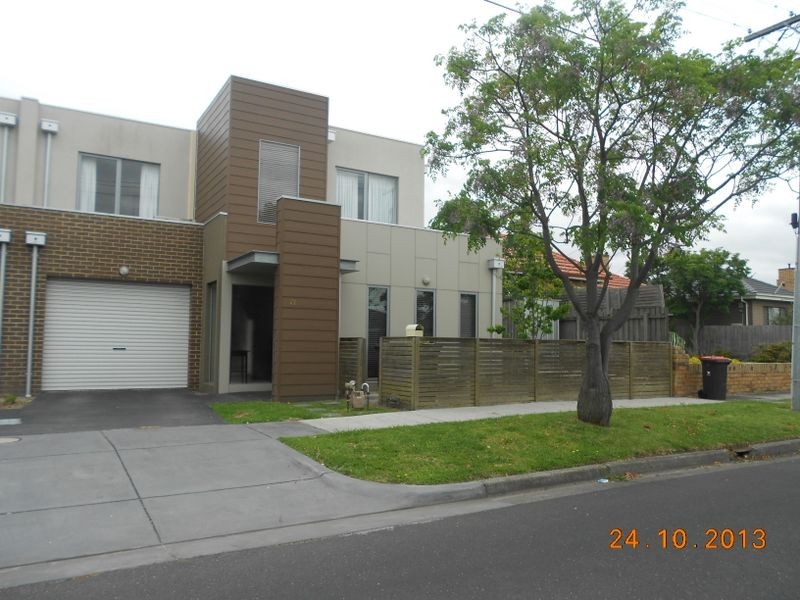77 Prince Charles Street, Clayton VIC 3168
