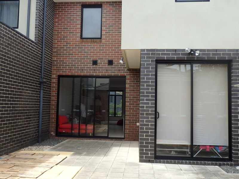 15 Crimson Grove, Clayton South VIC 3169