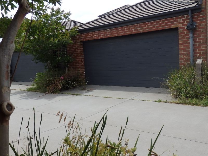 15 Crimson Grove, Clayton South VIC 3169
