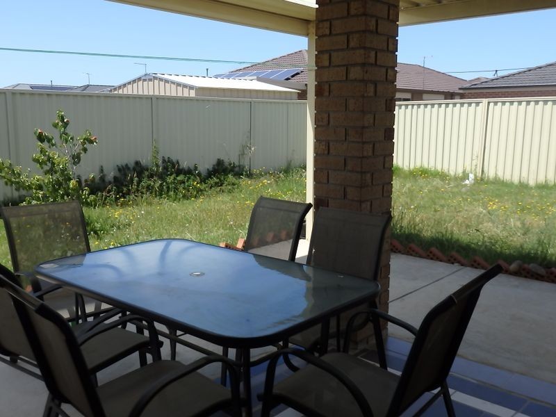 45 Bluehills Bvd, Pakenham VIC 3810