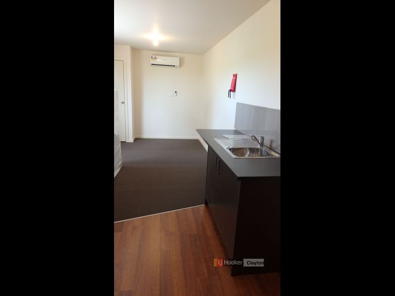 Room 5/5 Rayhur Street, Clayton South VIC 3169