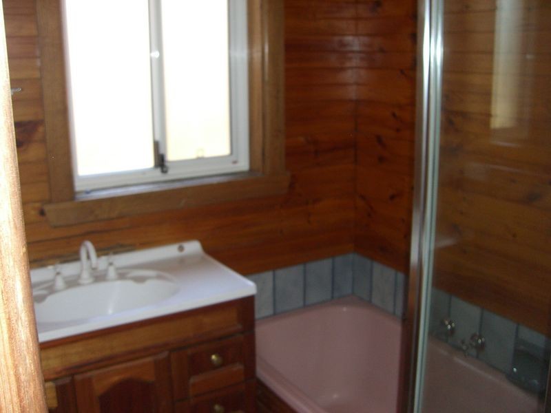 1/4 Carlson Avenue, Clayton VIC 3168