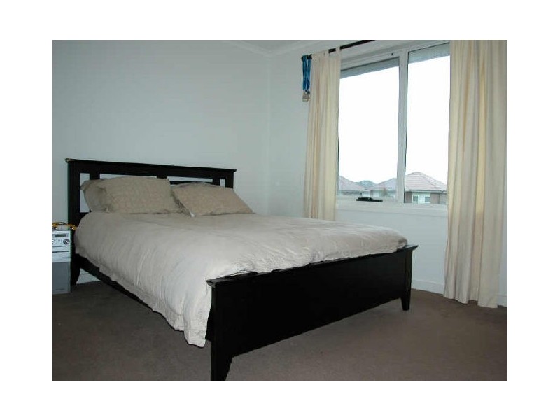 9 Pebble Beach Place, Heatherton VIC 3202