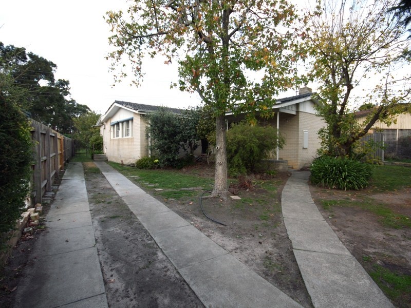 16 Longbourne Avenue, Notting Hill VIC 3168