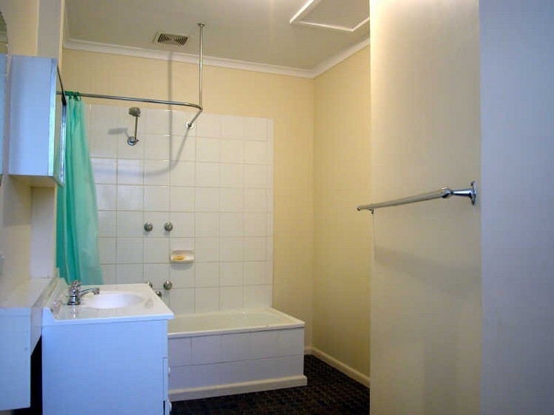2/2 Thompson Street, Clayton VIC 3168