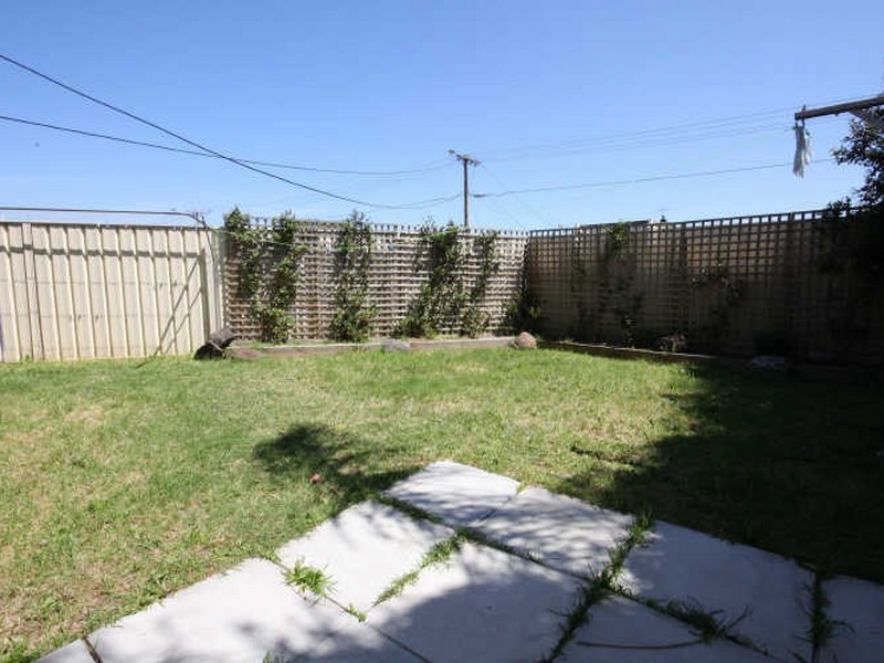 1/10 Moore Avenue, Clayton South VIC 3169