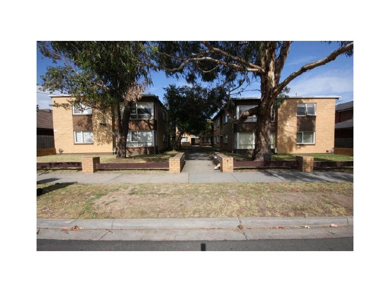 8/4 Manatunga Street, Clayton VIC 3168