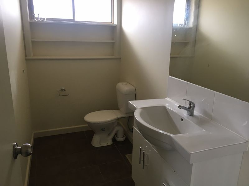 1/4 Moore Avenue, Clayton South VIC 3169