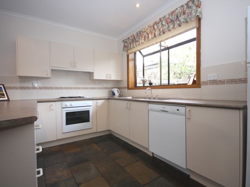 2/18 Panorama Street, Clayton VIC 3168