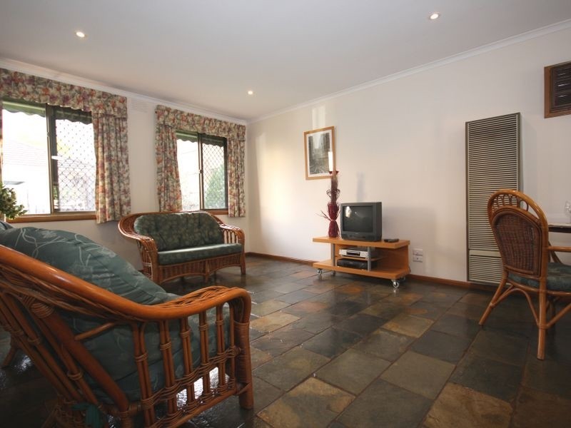 2/18 Panorama Street, Clayton VIC 3168