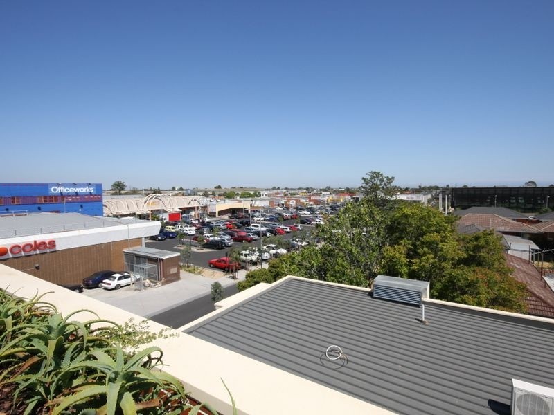 11/28 Burton Avenue, Clayton VIC 3168
