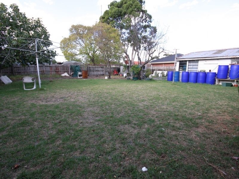 11 Rosebank Avenue, Clayton South VIC 3169