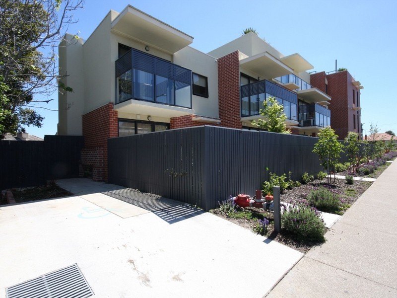 15/28 Burton Avenue, Clayton VIC 3168