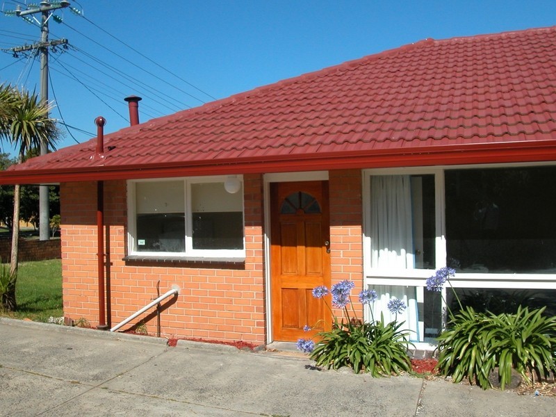 1/4 Iona Street, Clayton VIC 3168