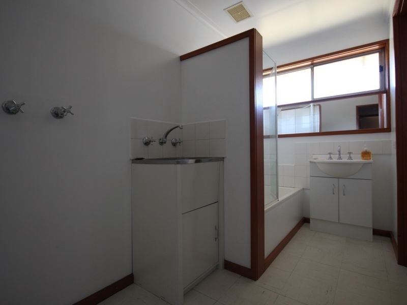 2/3 Browning Avenue, Clayton South VIC 3169