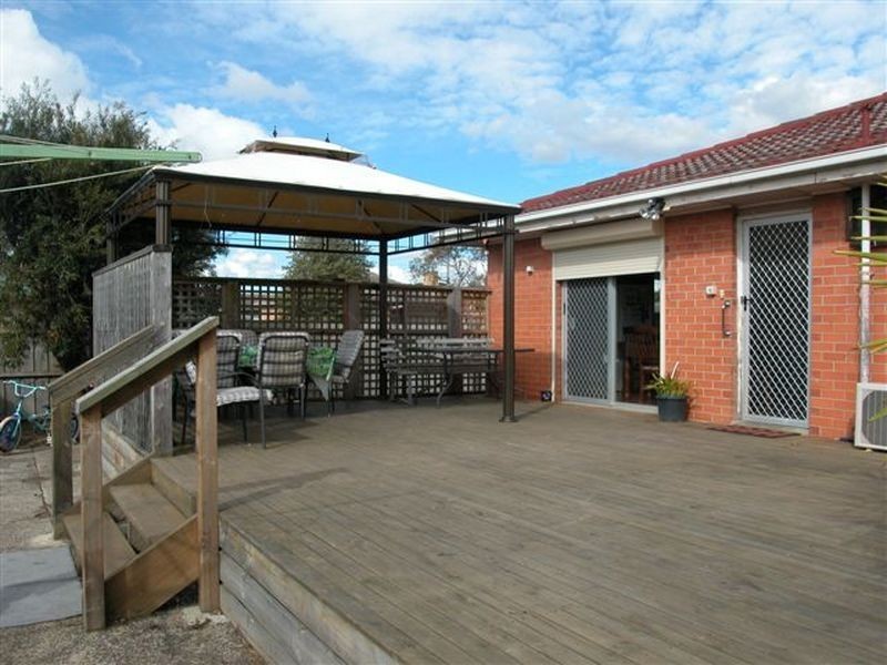 9 Oakes Avenue, Clayton South VIC 3169