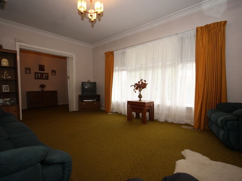 11 Merlyn Avenue, Clayton South VIC 3169