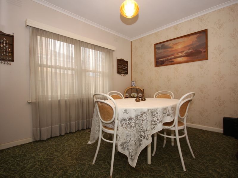 11 Merlyn Avenue, Clayton South VIC 3169