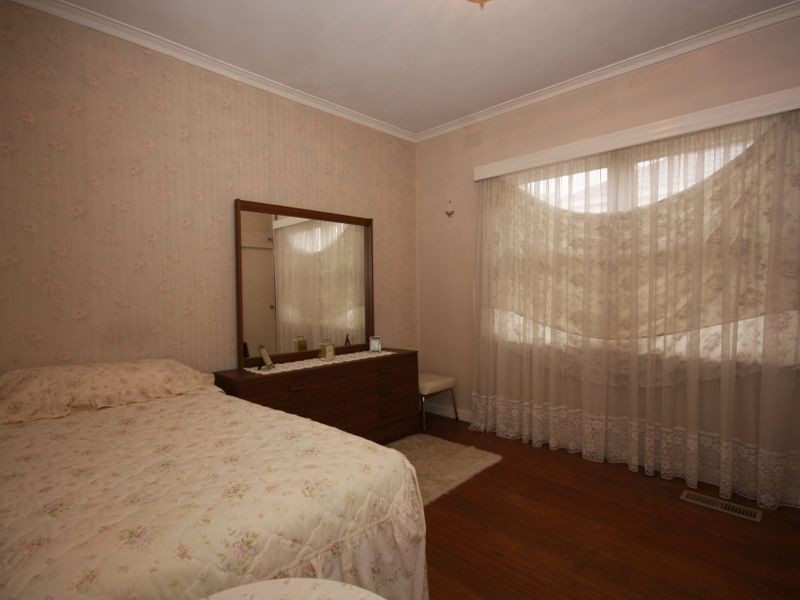 11 Merlyn Avenue, Clayton South VIC 3169