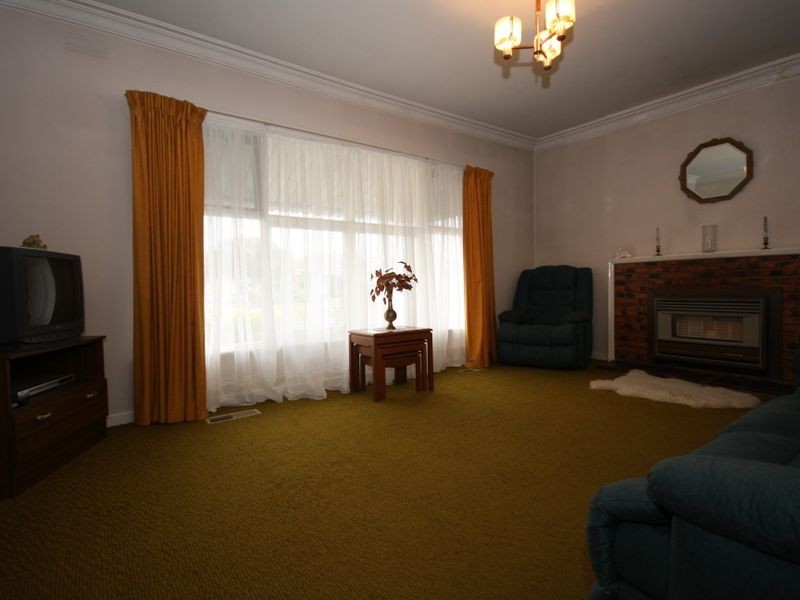 11 Merlyn Avenue, Clayton South VIC 3169