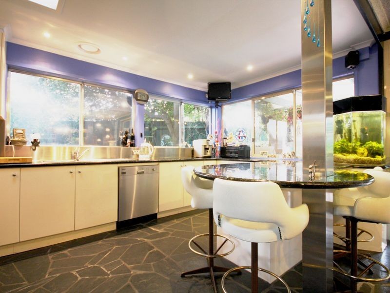 2 Trent Court, Notting Hill VIC 3168