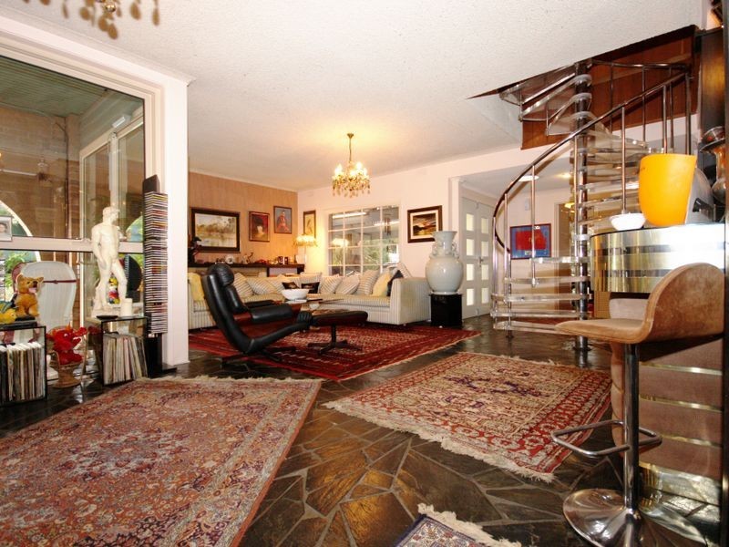 2 Trent Court, Notting Hill VIC 3168