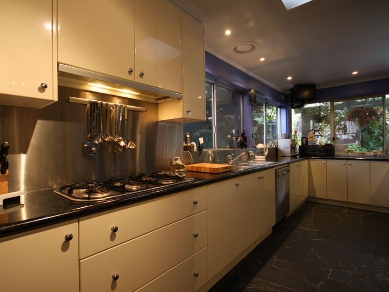 2 Trent Court, Notting Hill VIC 3168