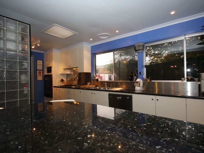 2 Trent Court, Notting Hill VIC 3168