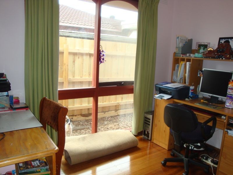 8 Loddon Court, Clayton South VIC 3169