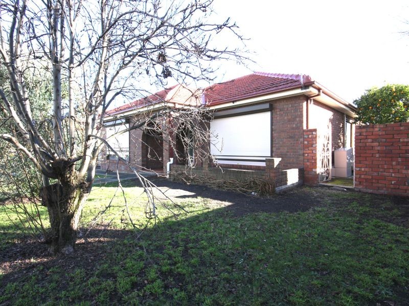 27 Prince Charles, Clayton VIC 3168