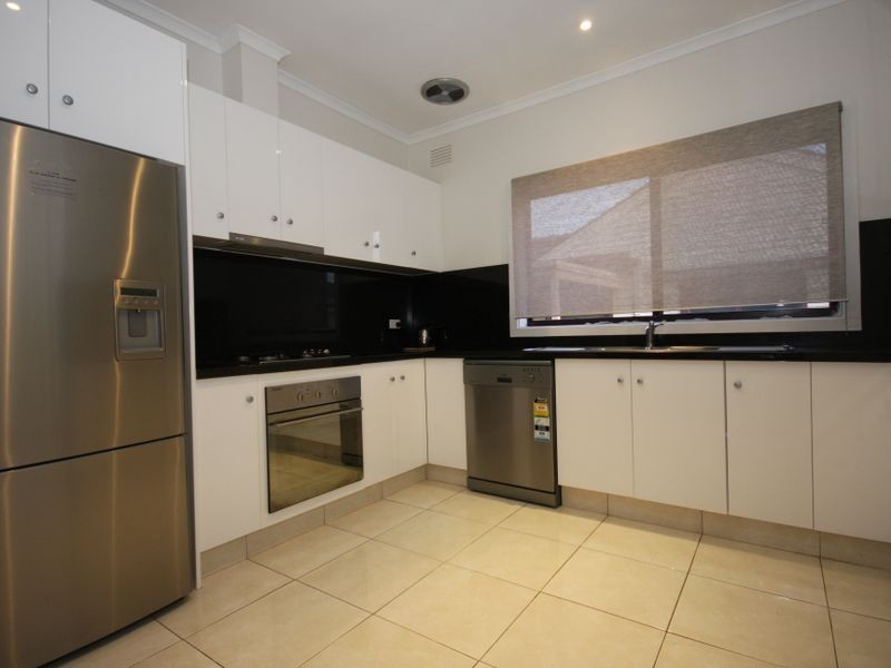 27 Prince Charles, Clayton VIC 3168