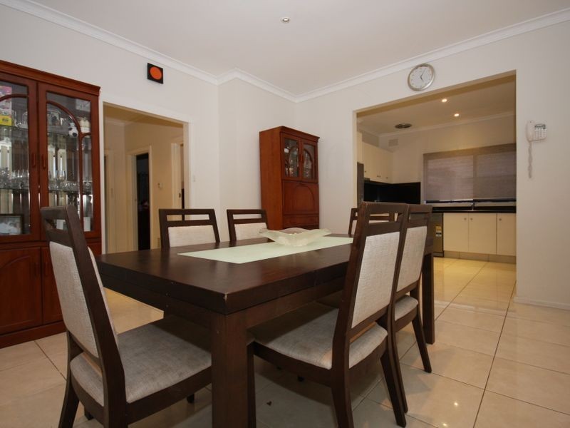 27 Prince Charles, Clayton VIC 3168