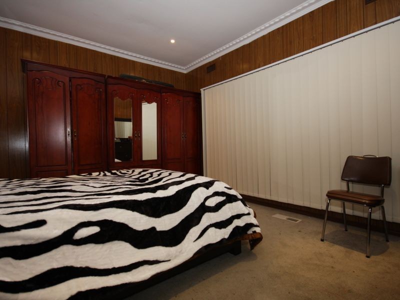 27 Prince Charles, Clayton VIC 3168