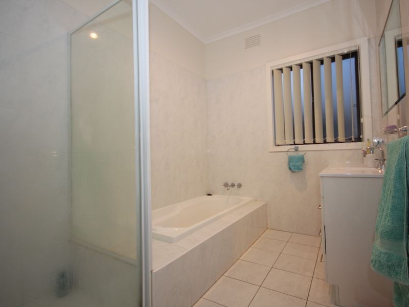 27 Prince Charles, Clayton VIC 3168