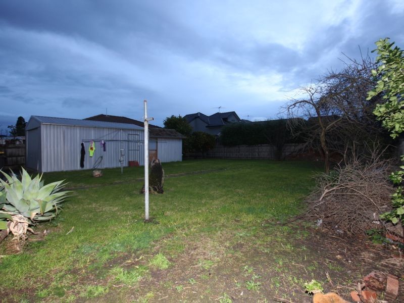 27 Prince Charles, Clayton VIC 3168