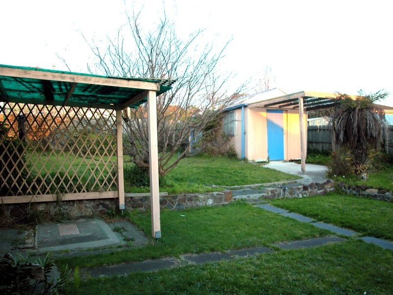 18 Colin Road, Clayton VIC 3168