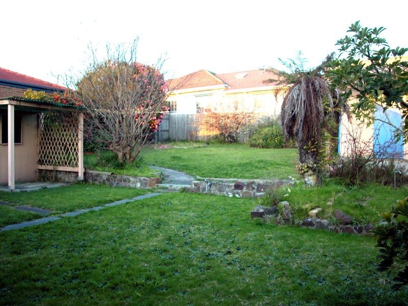 18 Colin Road, Clayton VIC 3168