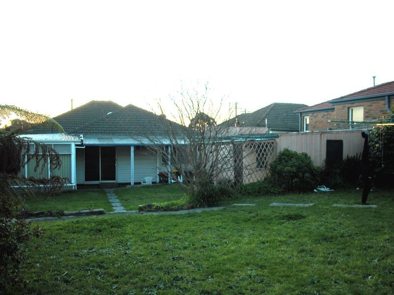 18 Colin Road, Clayton VIC 3168
