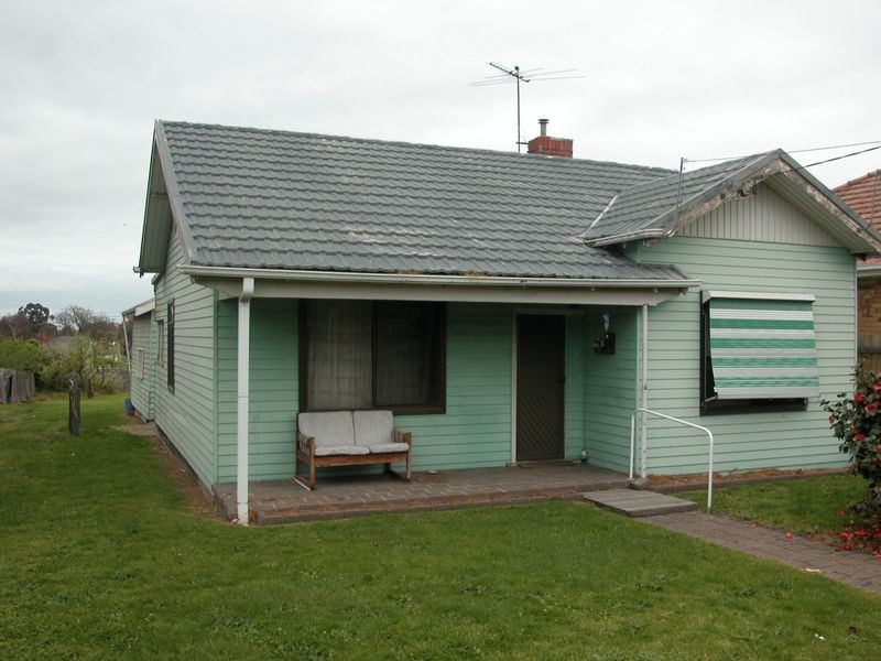 4 Manoon Road, Clayton South VIC 3169