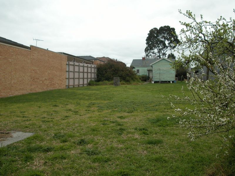 4 Manoon Road, Clayton South VIC 3169