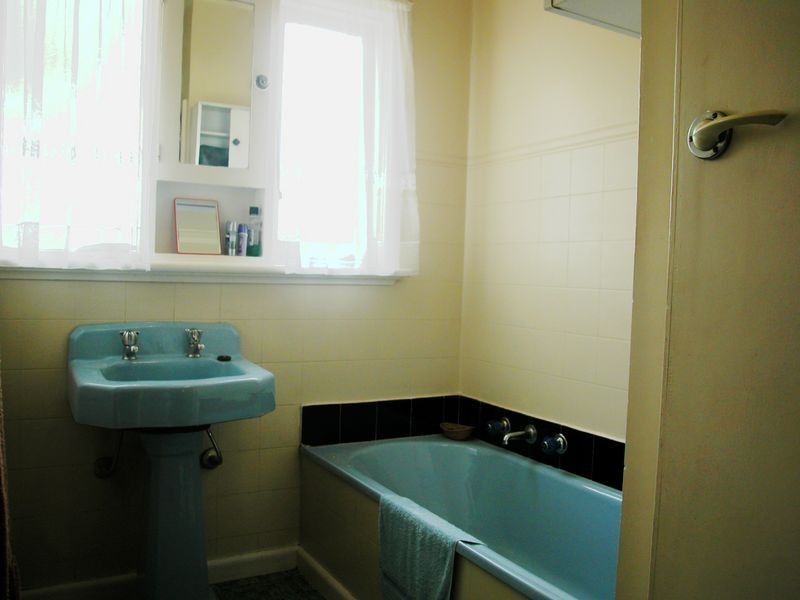 15 Merlyn Avenue, Clayton South VIC 3169