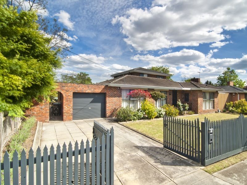 4 TAMALA AVENUE, Notting Hill VIC 3168