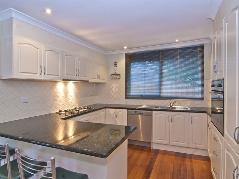 4 TAMALA AVENUE, Notting Hill VIC 3168