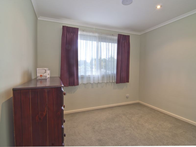 4 TAMALA AVENUE, Notting Hill VIC 3168