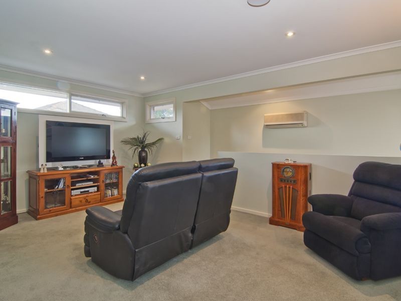 4 TAMALA AVENUE, Notting Hill VIC 3168